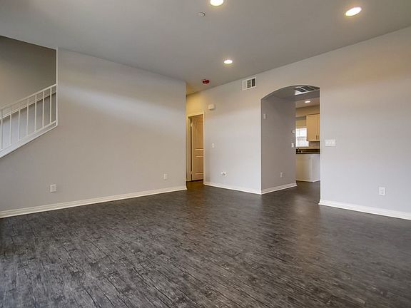 5th image of 392 Sycamore Rd #2