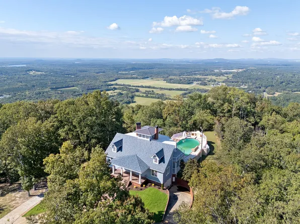 583 Bell Point Rd, Laceys Spring, AL 35754