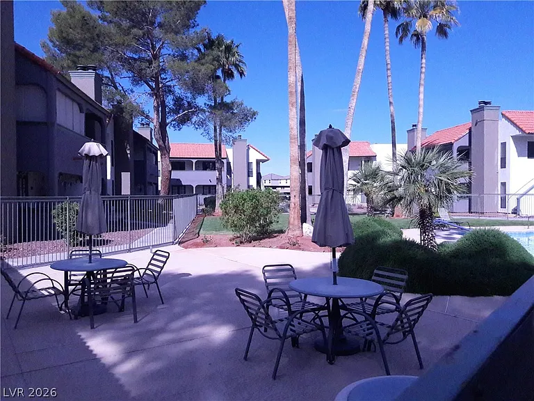 1412 S Bass Dr #D — Photo 5