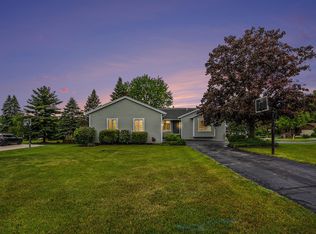 6400 Chestnut Hill Ct, Clarkston, MI