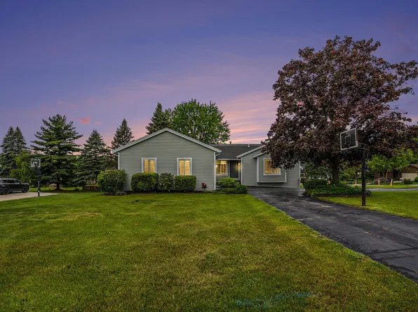 6400 Chestnut Hill Ct, Clarkston, MI 48346