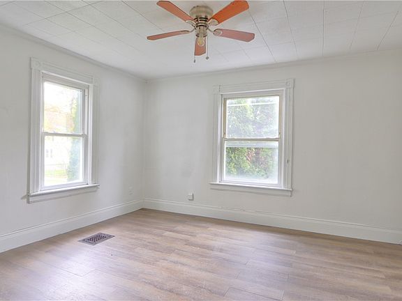 5th image of 12 Worthington Ave