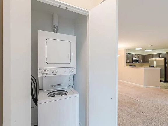 3rd image of 1100 Quaker Hill Dr APT 301