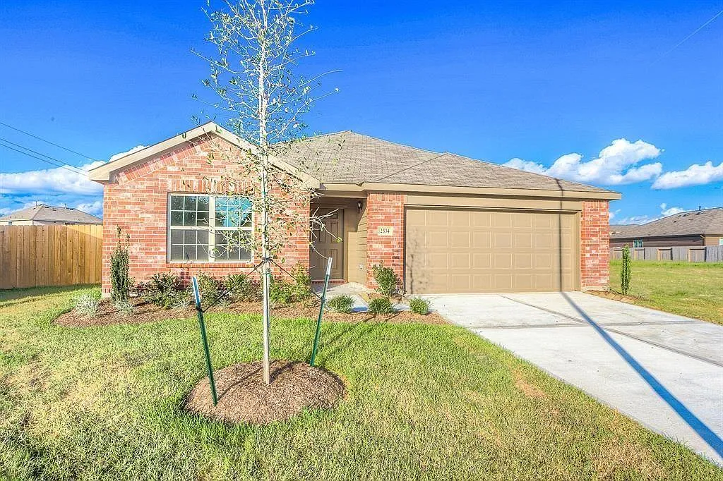 3 bed, 2.0 bath, 1951 sqft, $2,090 — Photo 1