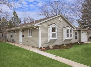 1928 Cherokee Rd, Carpentersville, IL 60110