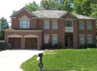 9405 Crosstimber Ct, Fairfax Station, VA 22039