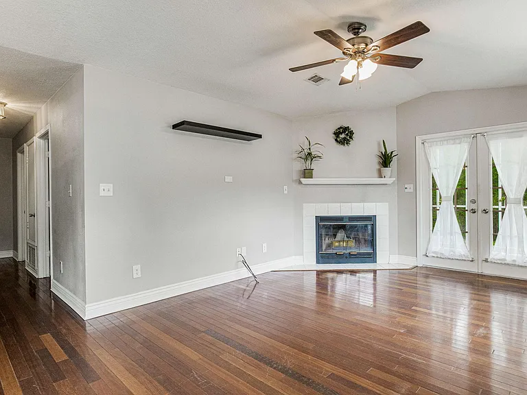 3420 Riverside Dr — Photo 21