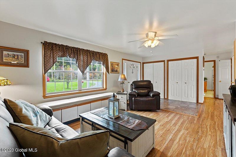4th image of 138 Storm Hill Road