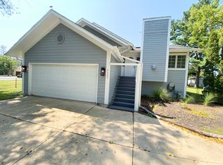 1123 Post Dr, Rockford, IL 61108