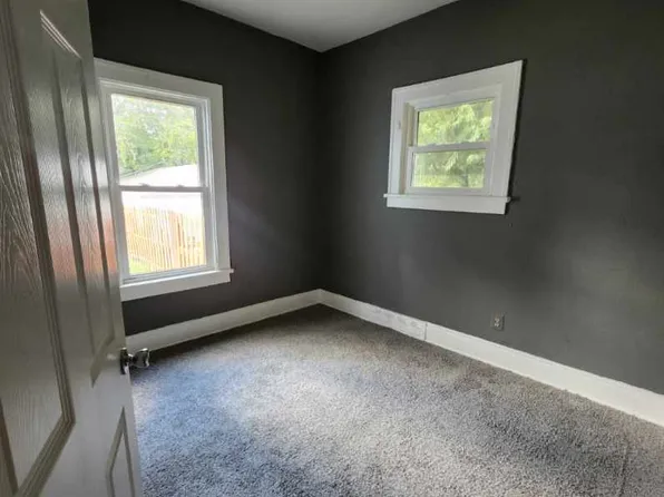 1458 E 204th St, Euclid, OH 44117