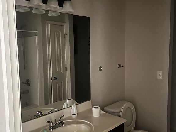 2nd image of 604 N Ross St