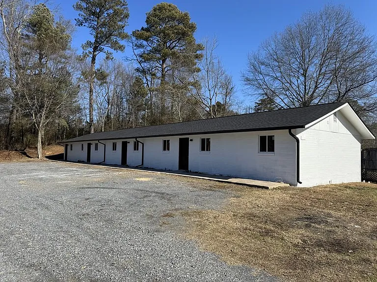 3236 Shepard Dr — Photo 3