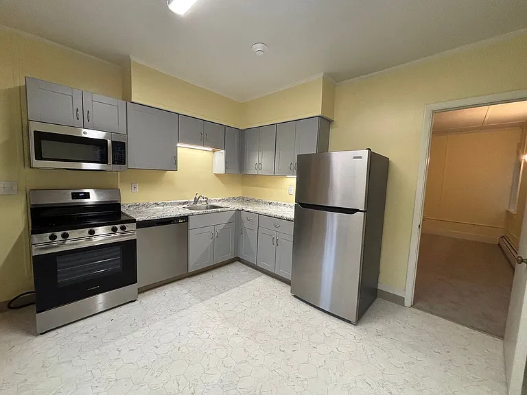 310 Montgomery Street — Photo 15