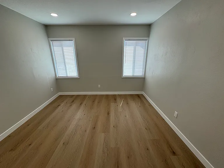 8932 Grand Ave — Photo 9