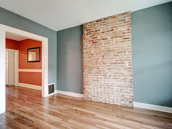 3rd image of 212 N Lincoln St