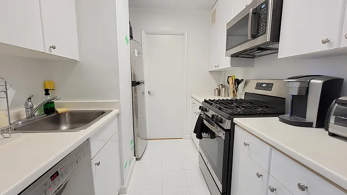 Rented by Weichert Manhattan Midtown | media 16