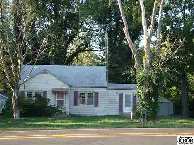 1315 W Commerce St photo 1
