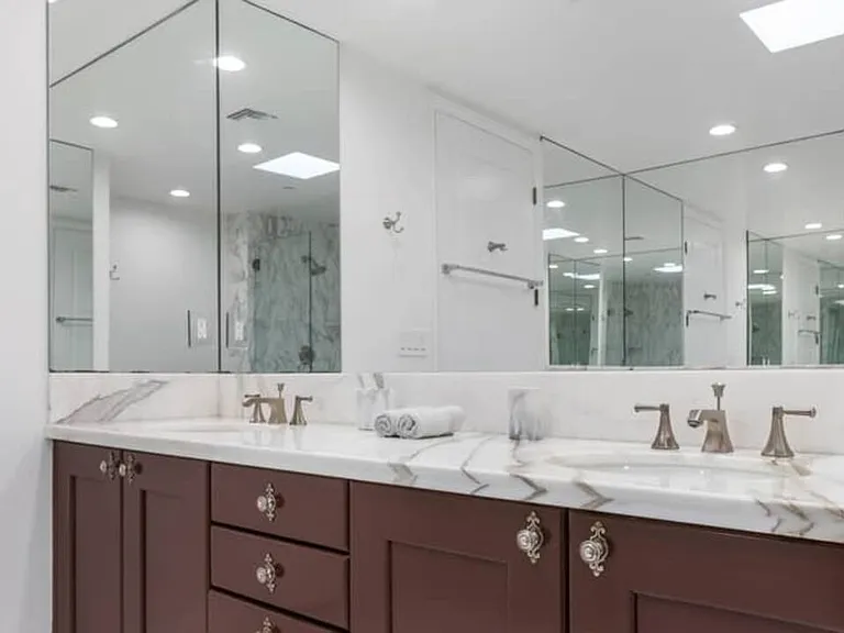 261 S Reeves Dr — Photo 21