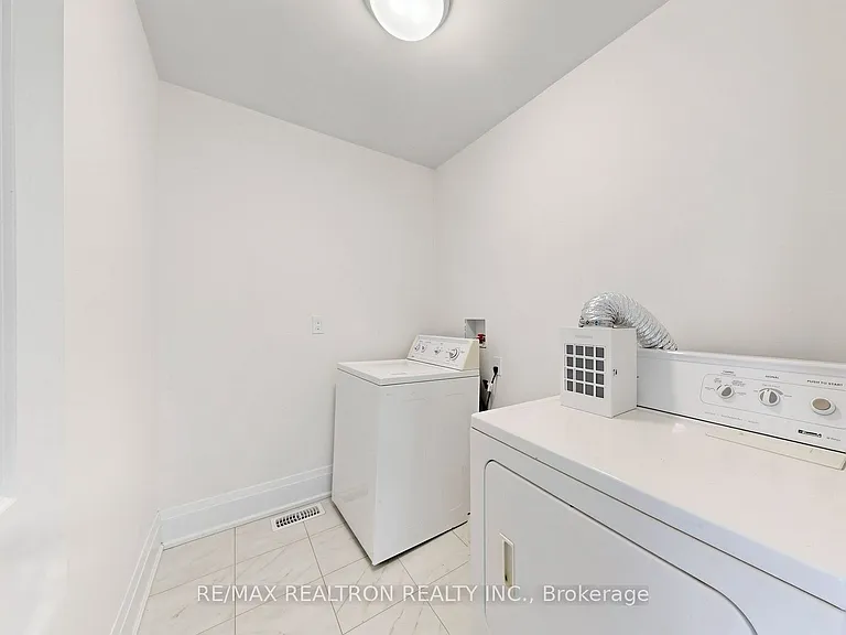 4 Braeburn St — Photo 41