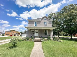 315 S 5th St, Marshall, IL 62441