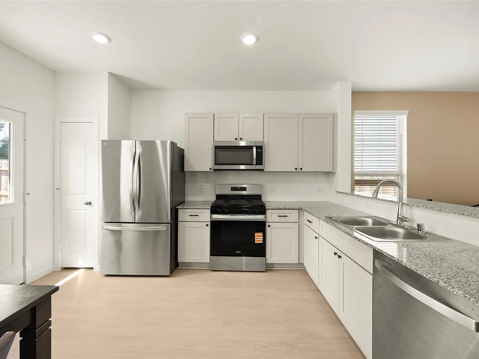 3 bed, 2.0 bath, 1278 sqft, $1,850 — Photo 2