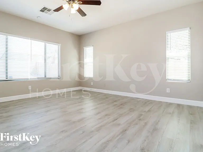 1127 S 220th Dr — Photo 7