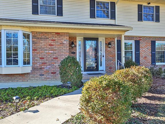 3rd image of 7717 Pinemeadow Ln