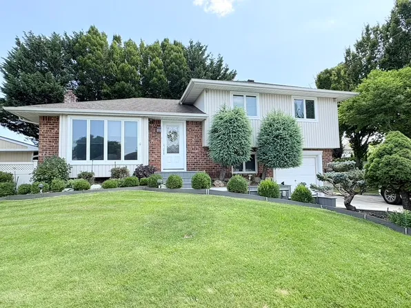 2 Kent Pl, Plainview, NY 11803