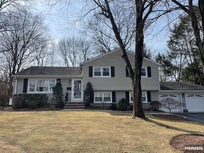 42 Kramer Dr, Paramus, NJ, 07652