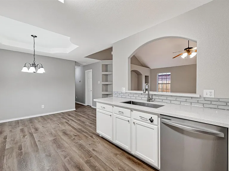 18906 Dennington Dr — Photo 22