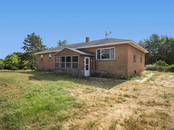 4703 Cloverville Rd, Fruitport, MI 49415