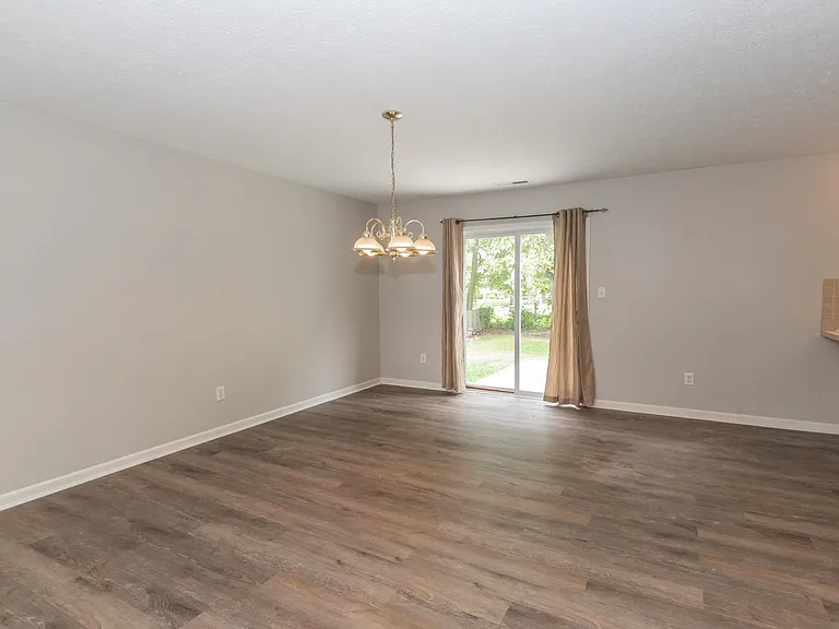 10686 Trailwood Dr — Photo 6