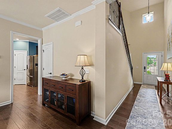 4th image of 5012 Forest Hills Pl