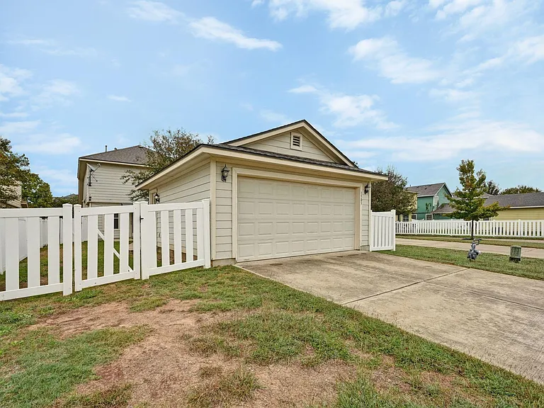 1503 Davis Mountain Loop — Photo 28