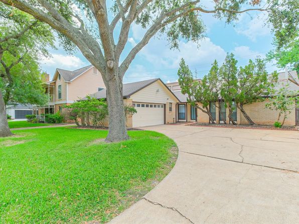 2815 Arrowhead Dr