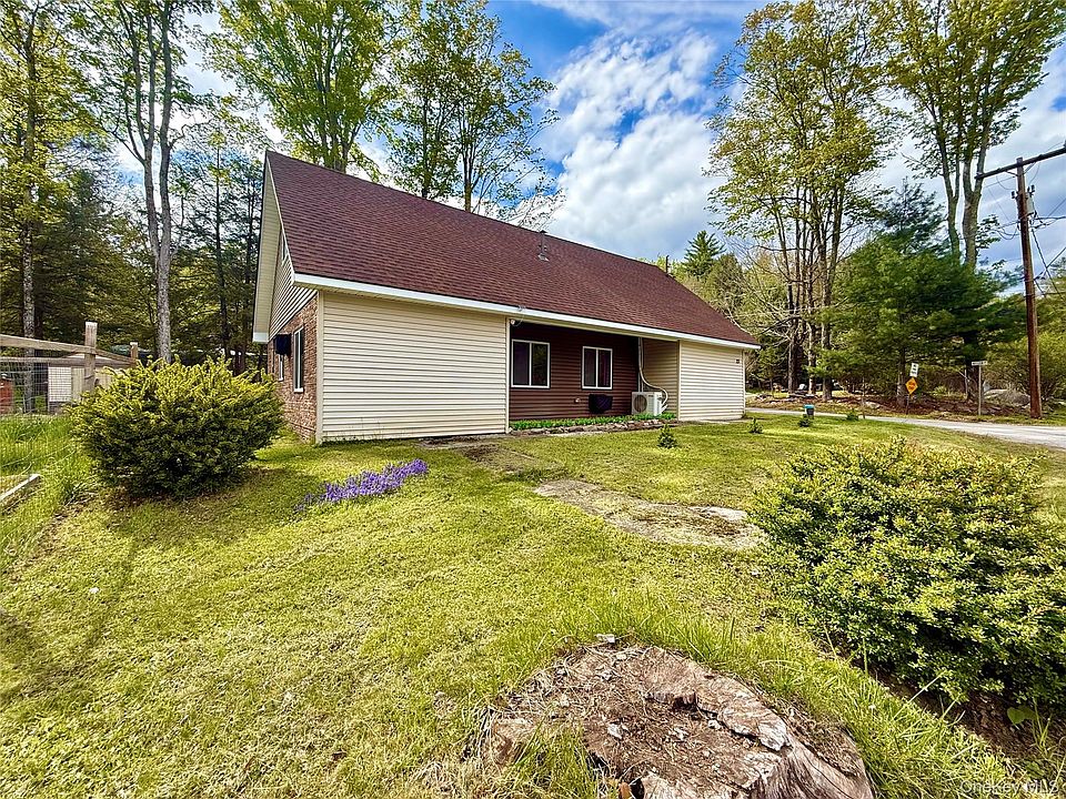 1st image of 23 Woodland Way