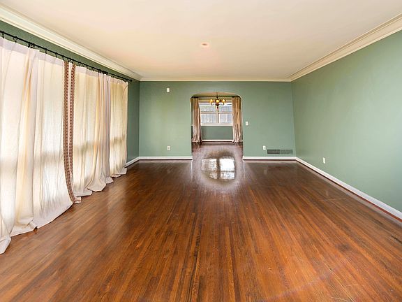 LOTS OF NATURAL LIGHT