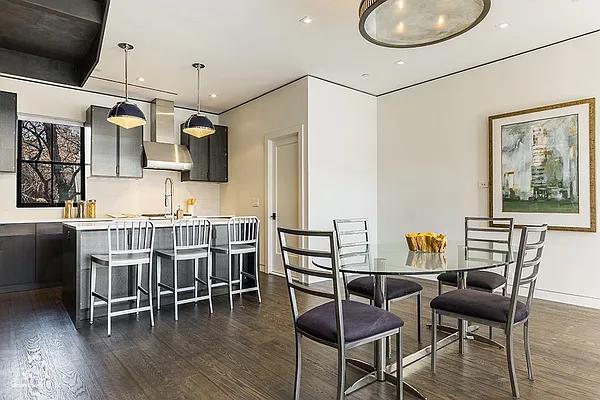 Rented by Dixon Advisory USA Inc. | media 2