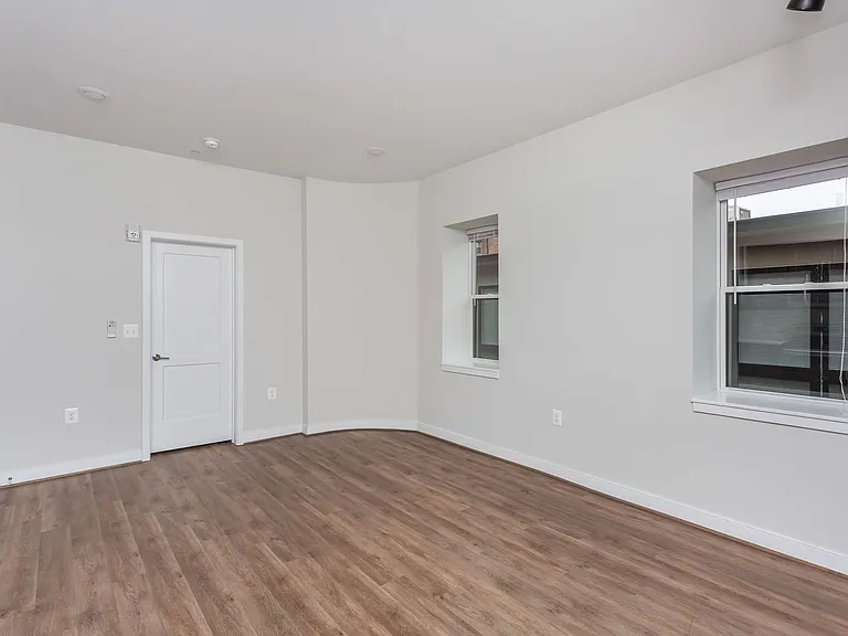 815 Park Ave — Photo 25