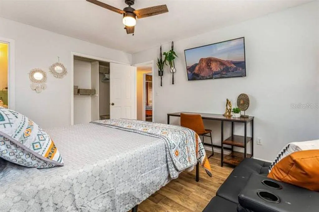 3 bed, 2.0 bath, 217 sqft, $3,450 — Photo 2