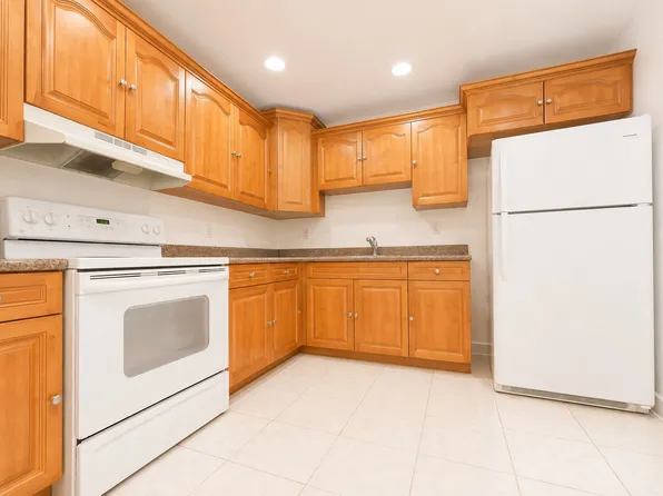 724 NE 4th St, Hallandale Beach, FL