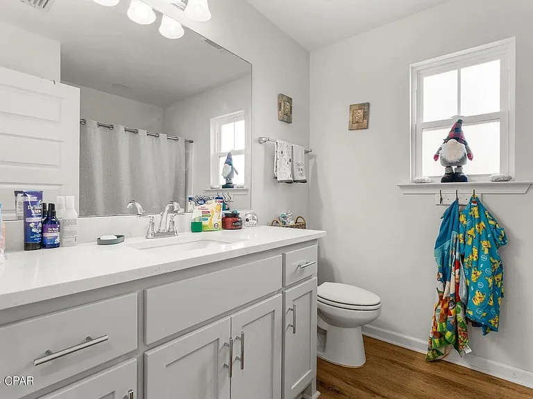 411 Raven Ln — Photo 2