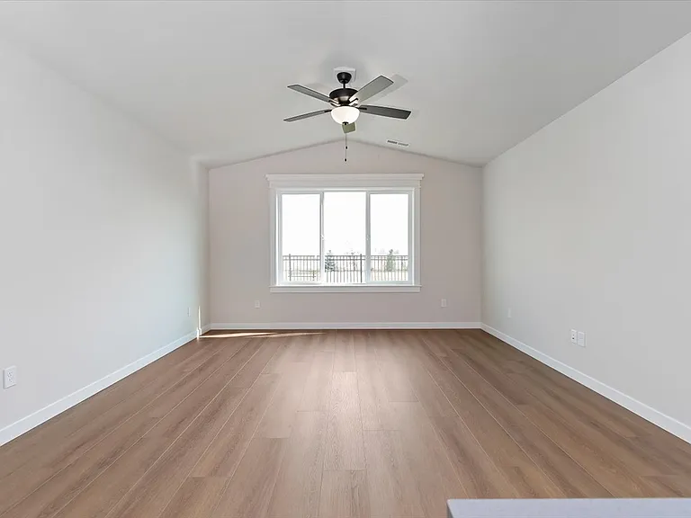 1761 E Hadler St — Photo 15