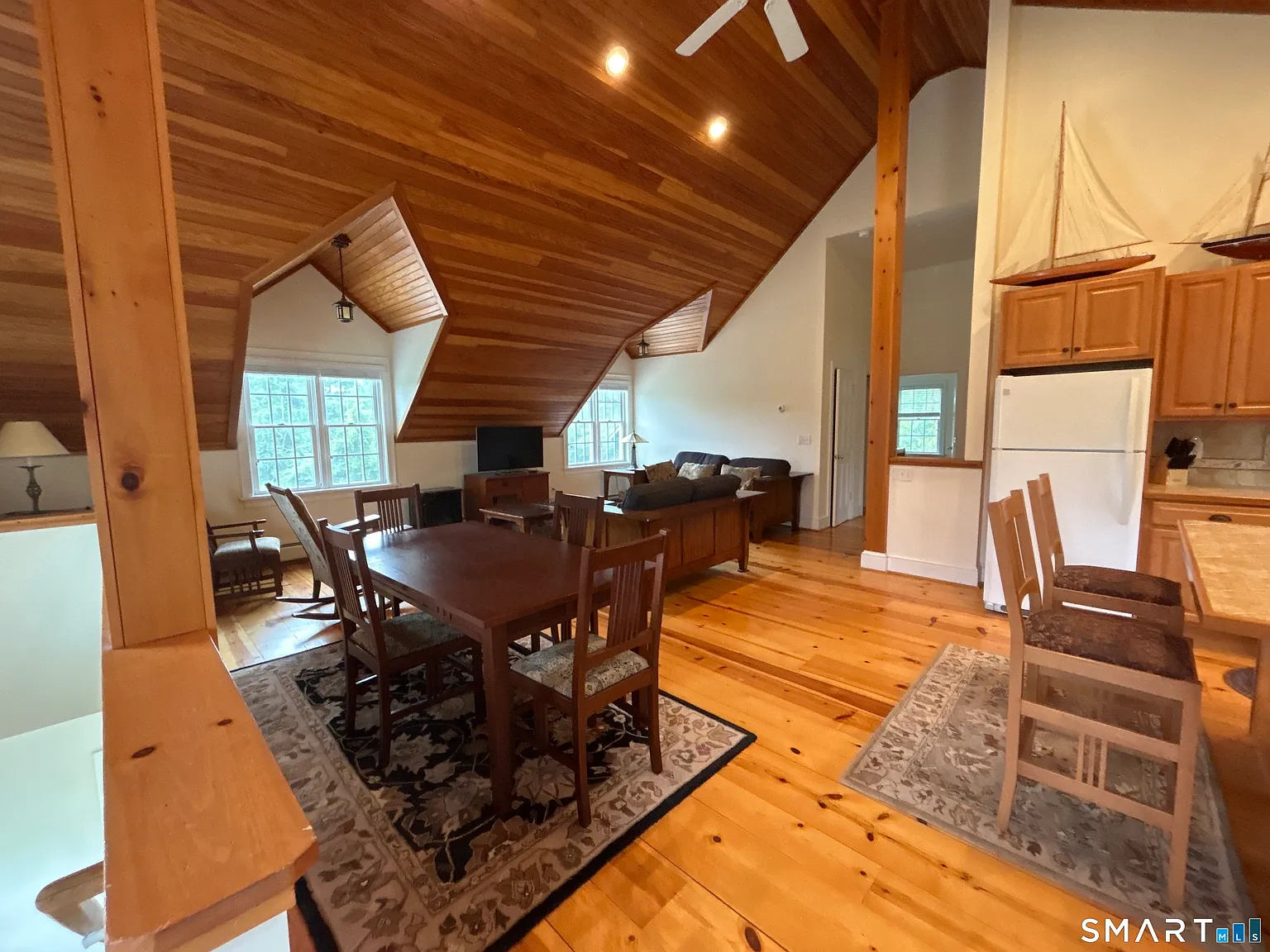 2 bed, 2.5 bath, 1290 sqft, $3,500 — Photo 2