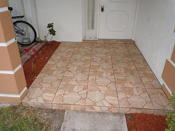 3rd image of 627 Pines Knoll Dr APT D