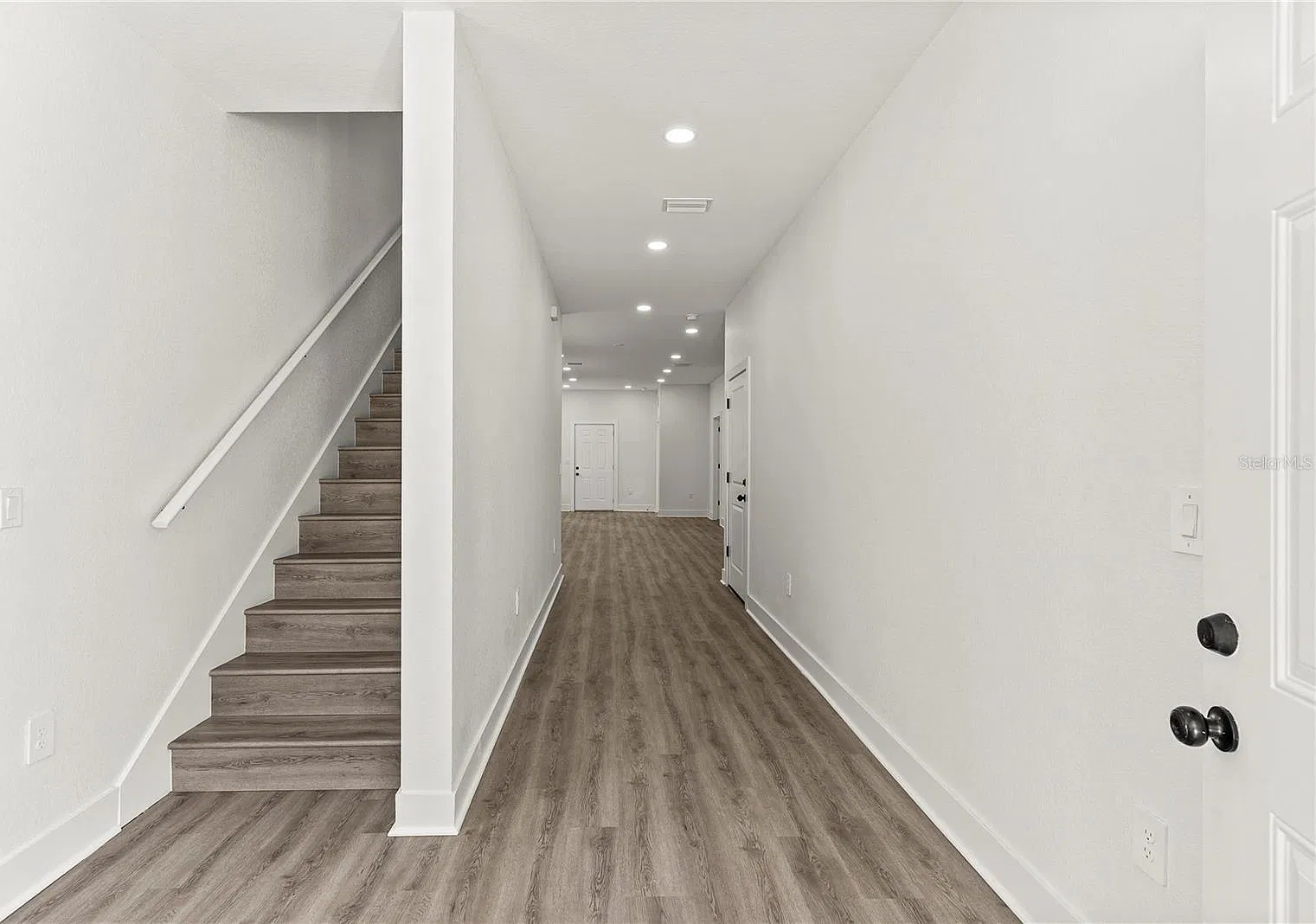 4 bed, 3.0 bath, 1680 sqft, $3,200 — Photo 3