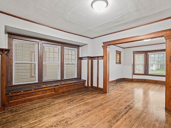 4th image of 3028 N Oakland Ave