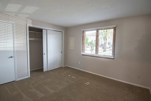 Brentwood Park Apartments — Photo 14
