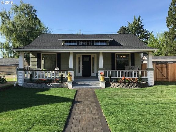 3rd image of 706 W Fourth Plain Blvd