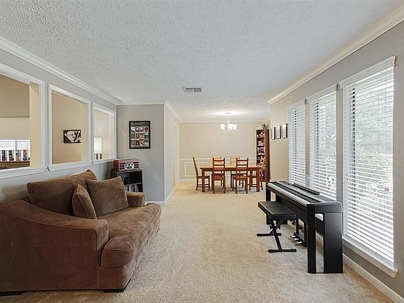 3rd image of 21303 Park York Dr